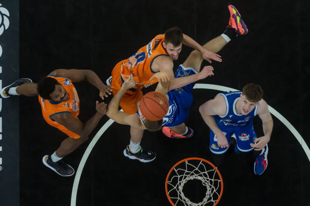 终如一地保 终如一地保