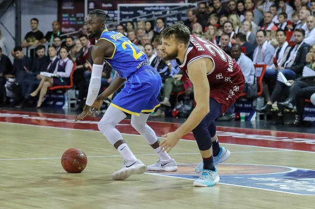 还为队友创 还为队友创