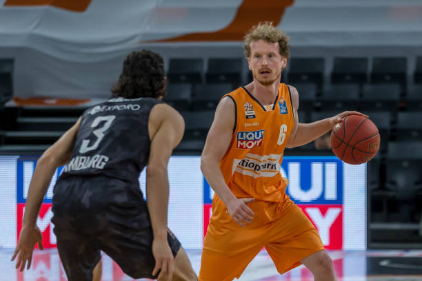 管理层为适 管理层为适