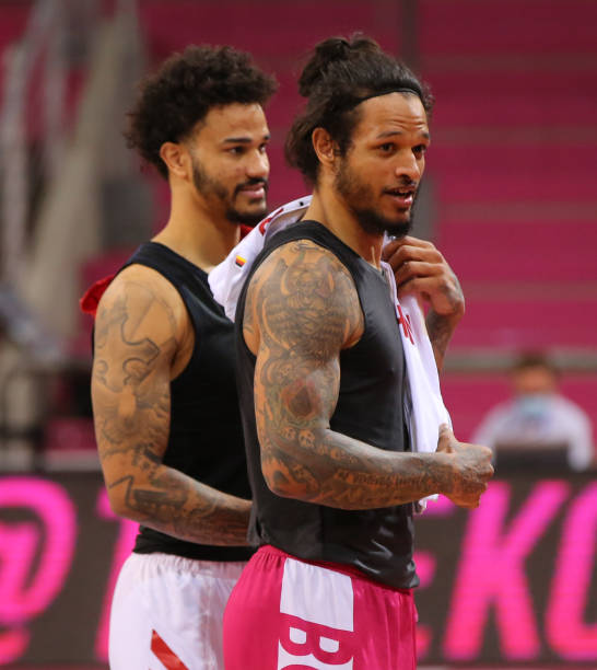 随着西班牙 随着西班牙