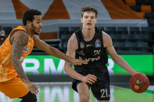 的表现更是 的表现更是